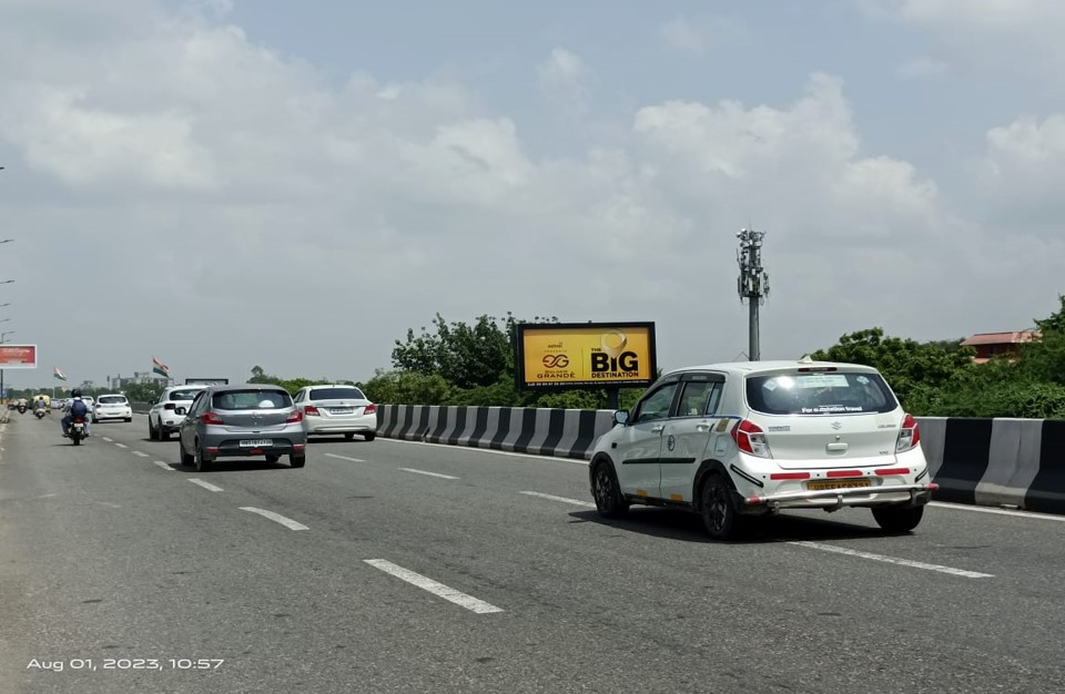 golden grande noida extension